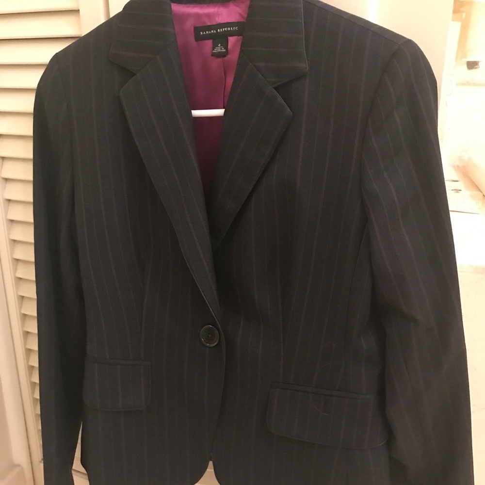 Euc Banana Republic suit jacket and skirt